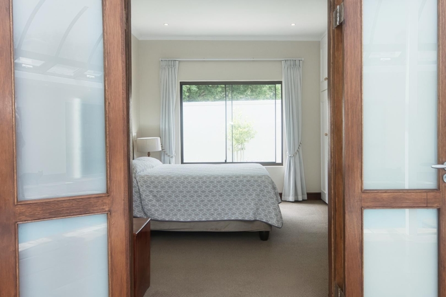 5 Bedroom Property for Sale in Fernkloof Estate Western Cape